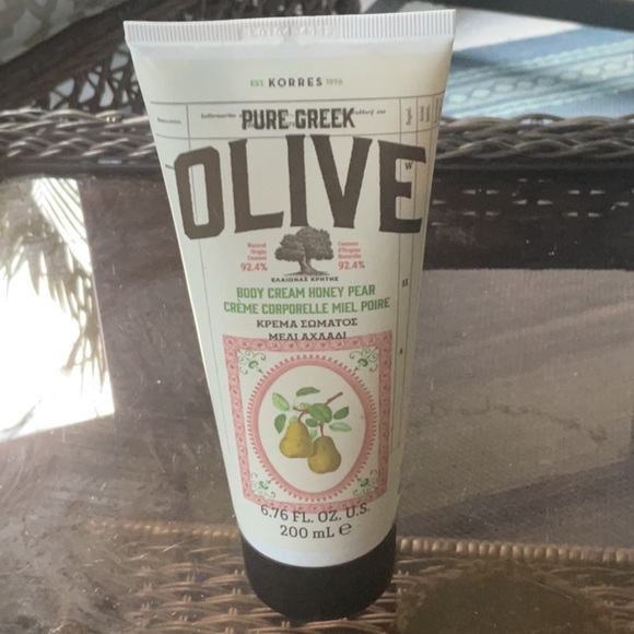 Korres Honey Pear scented  Olive Moisturizer - Picture 2 of 5